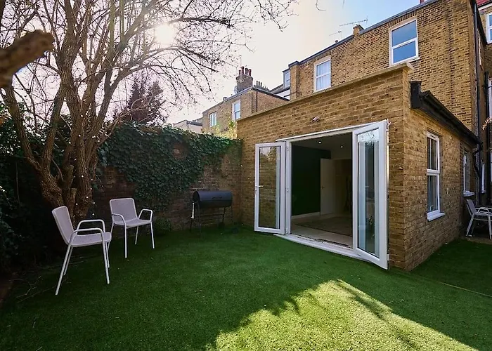 Fabulous 3 Bed Nw London Apartment With Private Garden