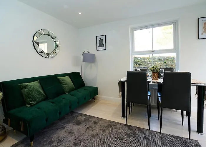 Fabulous 3 Bed Nw London Apartment With Private Garden