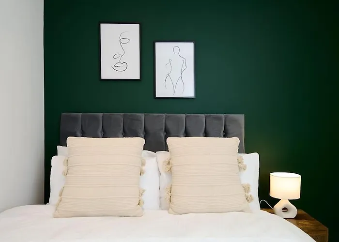 Fabulous 3 Bed Nw London Apartment With Private Garden